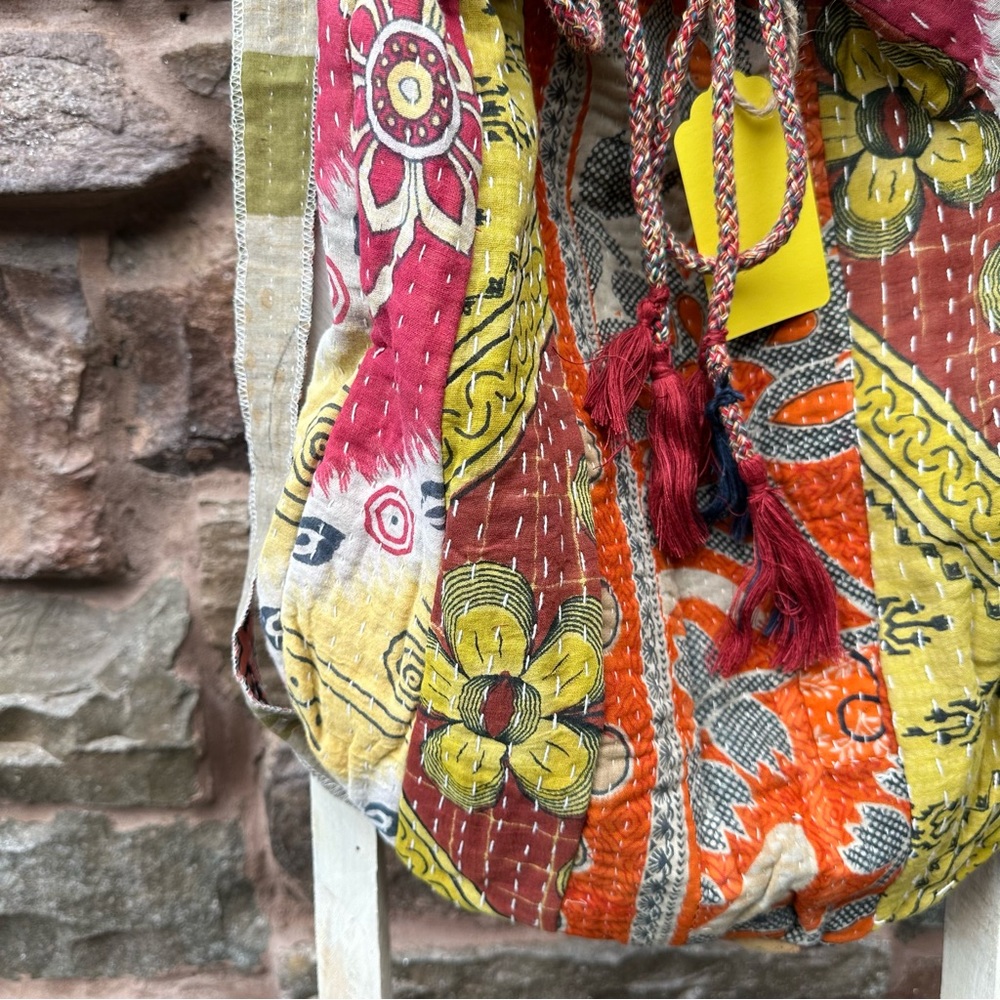✨VINTAGE KANTHA SARI BOHO BACKPACK - Picture 3 of 10